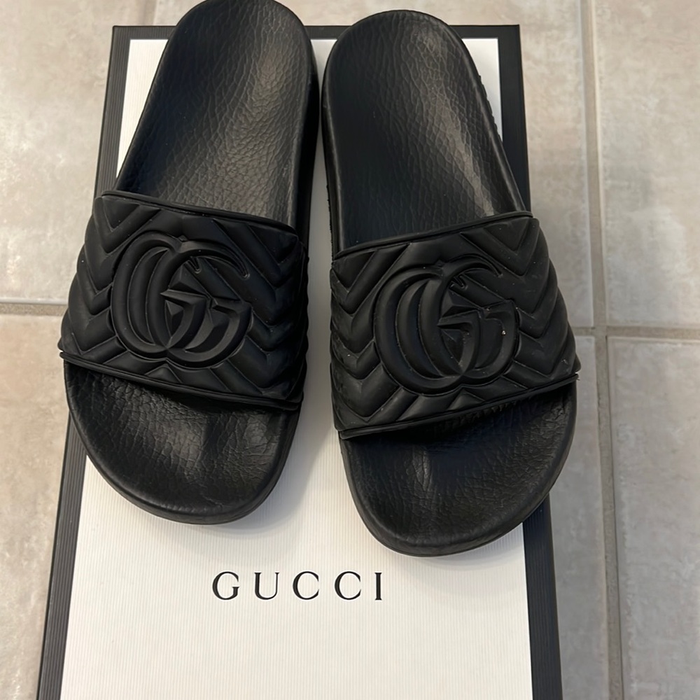 Gucci Matelassé Rubber Slides - Size 8, great condition